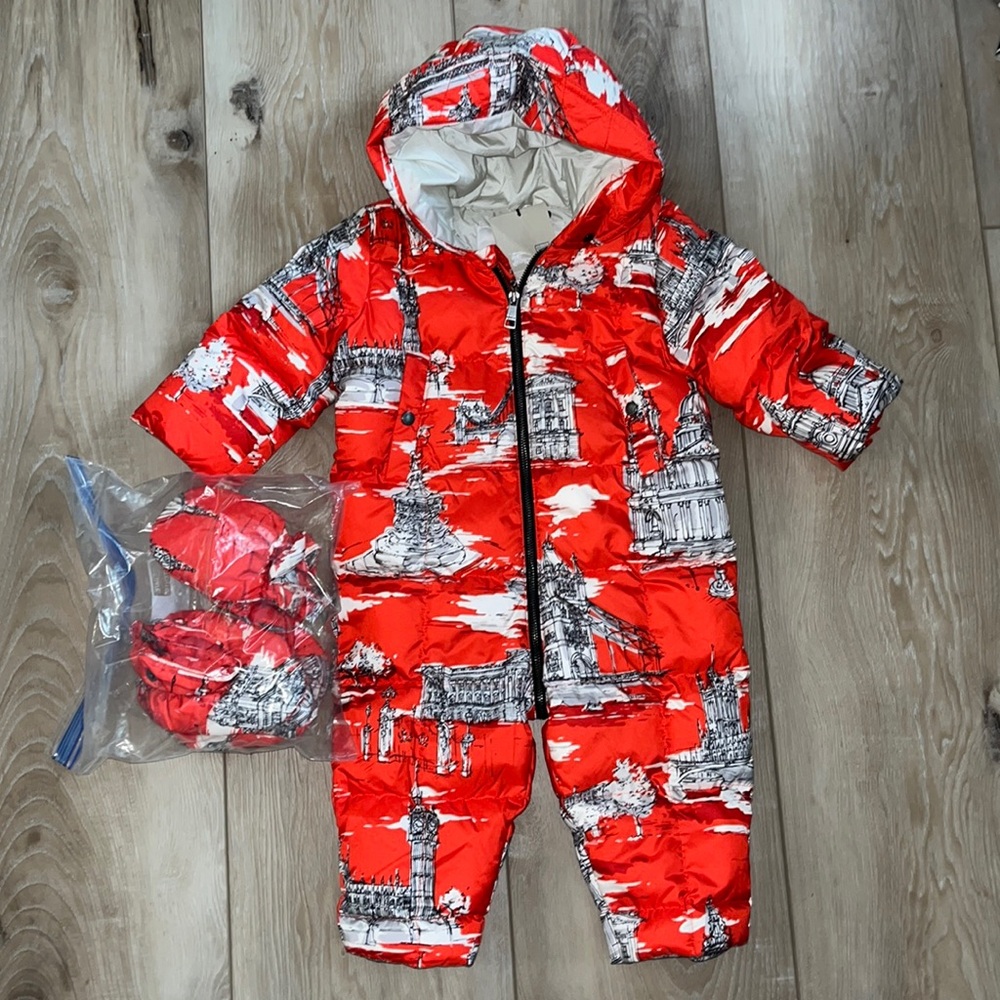 Burberry baby snowsuit with London city monuments Red Size 12M NEW